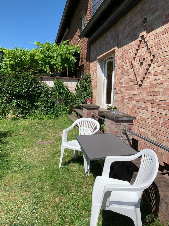 Ferienwohnung Mit Garten In Koeln Luaran gambar