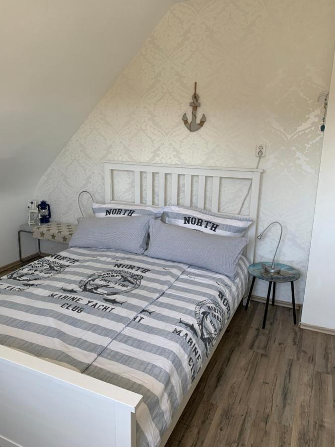 Ferienwohnung Mit Garten In Koeln Luaran gambar