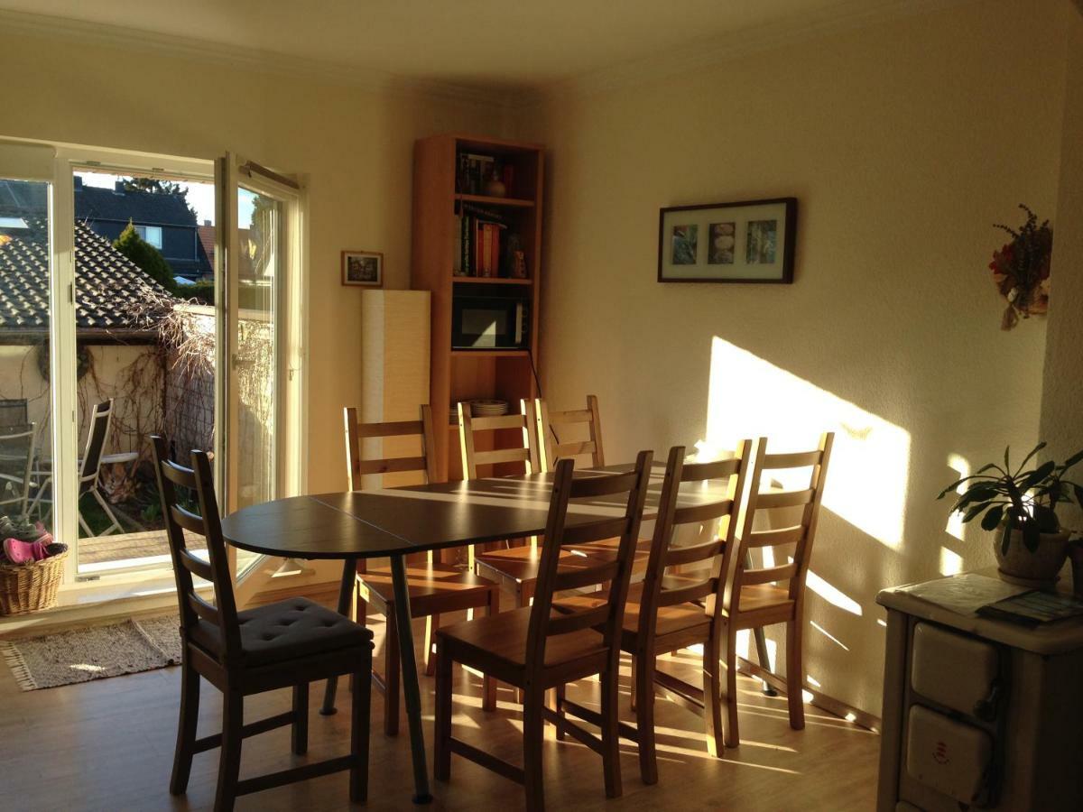 Ferienwohnung Mit Garten In Koeln Luaran gambar